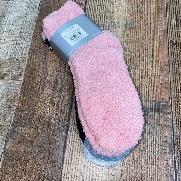 Nine West 3 pair of cozy socks Nwt - Picture 2 of 4